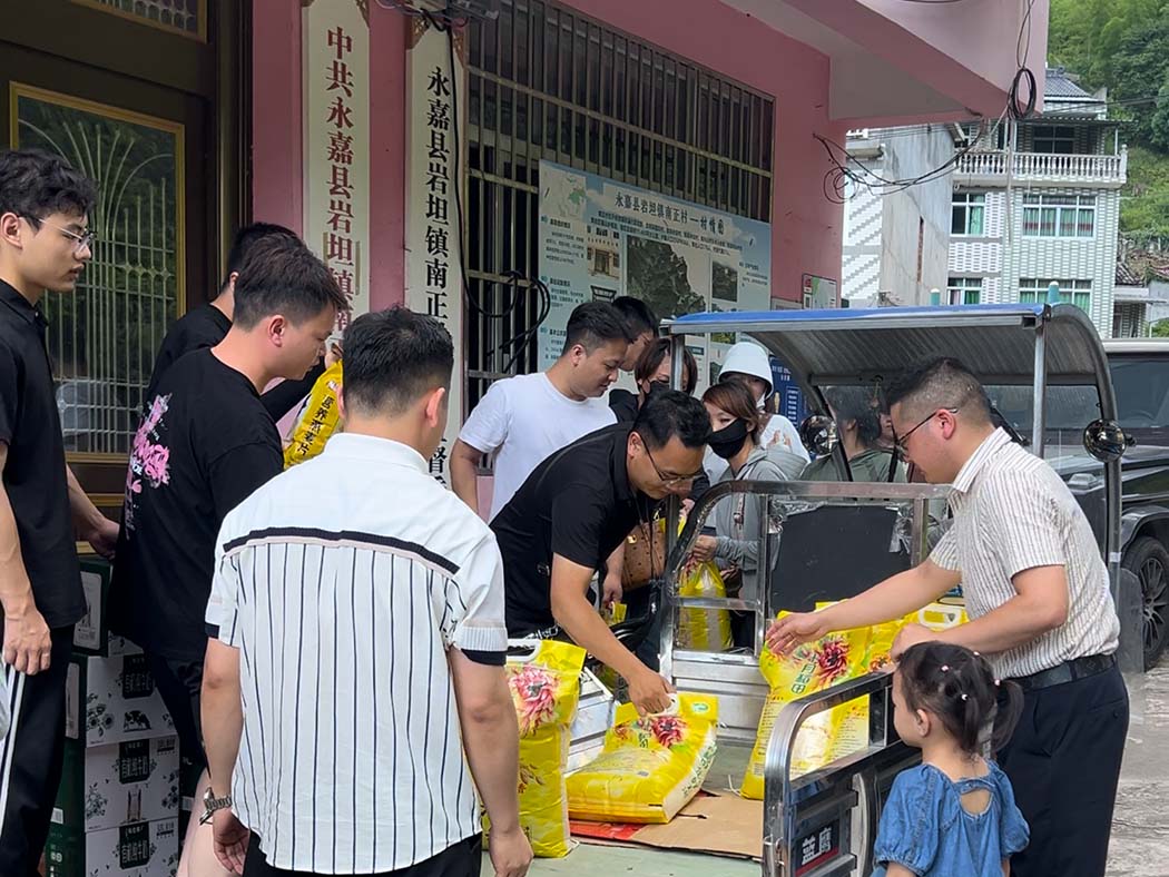 上海门徒娱乐泵业（集团）有限公司开展第四期公益活动——岁月情深，温暖乡村