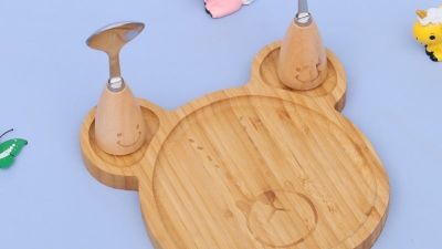 Children's Anti Falling Wooden Dinner Plate Cartoon Creative Tray Fork Spoon Set Fruit Dim Sum Snack Solid Wood Plate (4).jpg