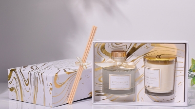 Candle and Essential Oil Reed Diffuser Set with Glass Bottle (2).jpg