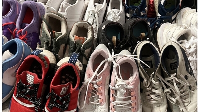 used branded sneakers for lady.jpg