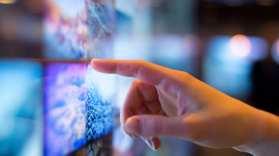 How to Choose the Best Smart Touch Screen for Your Business Needs
