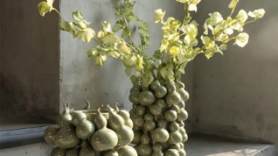 Exquisitely Crafted Ceramic Cluster - Shaped Gourd Vase (4).jpg