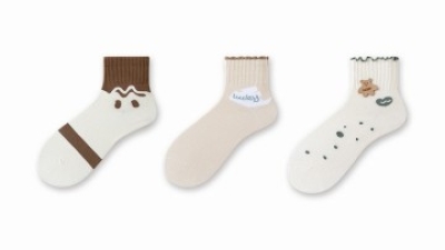 New Style Manufacturer Comfortable Animal Fuzzy Cartoon Crew Socks for Women (4).jpg