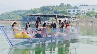 Flit-  Transparent boat (1).jpg