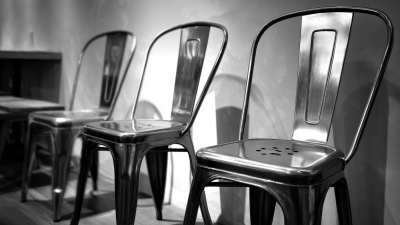 How to Choose the Perfect Metal Chairs for Your Home and Office Décor