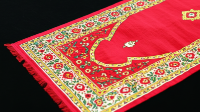 What is the Importance of an Islamic Prayer Rug in Daily Worship
