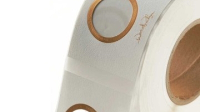 Self-Adhesive-Wine-Bottle-Labels-on-Rolls--Customization-Supported-(1).jpg