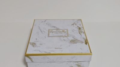 elegant top-and-base gift box with marble pattern 2.jpg
