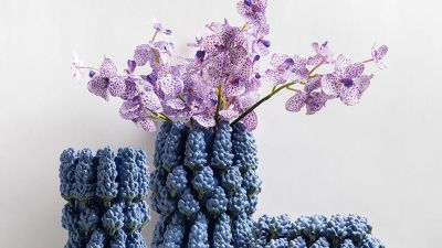 Yalang-Home,-With-Its-Unique-Blue-Tinted-Ceramic-Flower-Vases,-Encounters-The-Romance-Of-Purple-Lavender-And-Illuminates-The-Aesthetic-Of-The-Space1.jpg