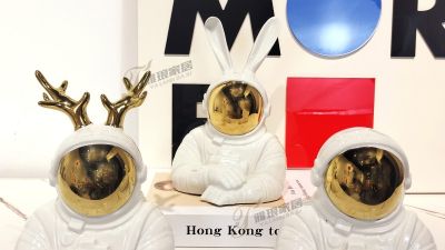 Modern Astronaut Figurine Set-1.jpg