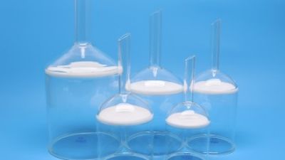 Glass Funnel With Fritted Disc01.jpg