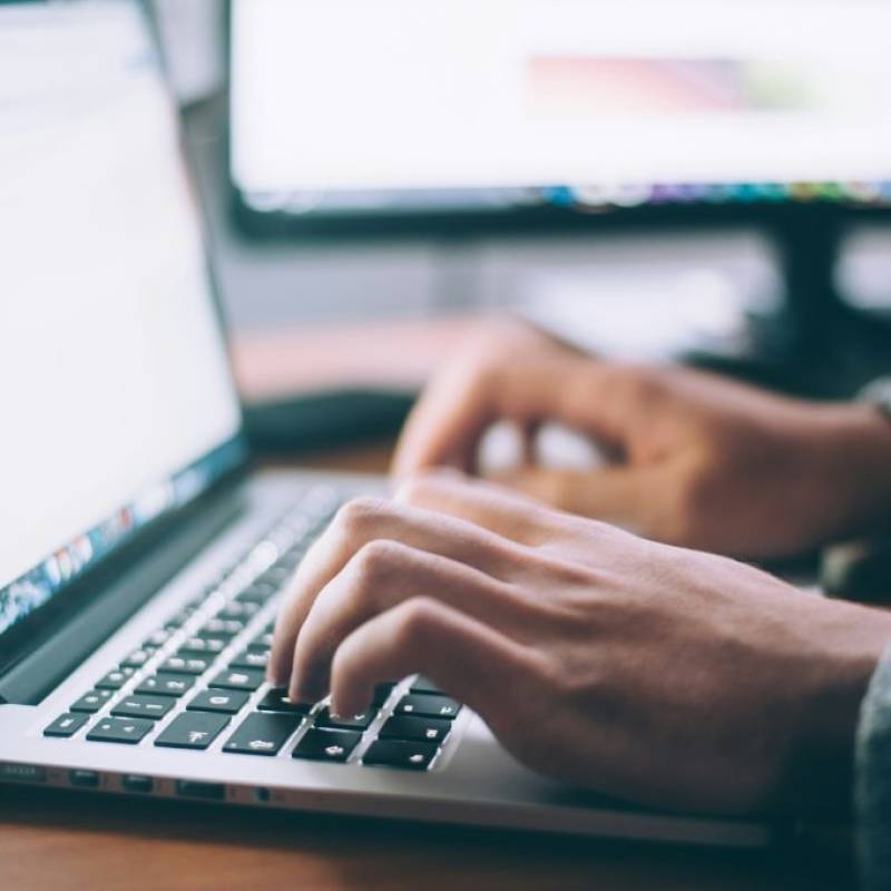 Top 4 Essay Writing Websites Students Prefer Over AI Tools