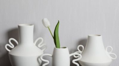 sculptural-ceramic-vase-set-floral-arrangement