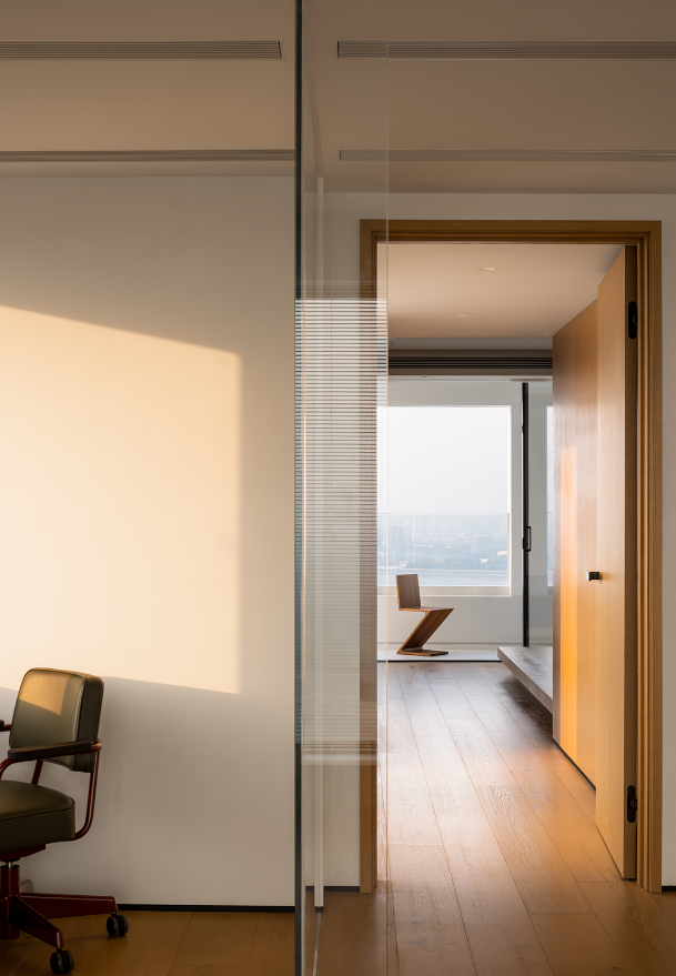 ミニマリストのドアと窓の推奨事項とアプリケーション