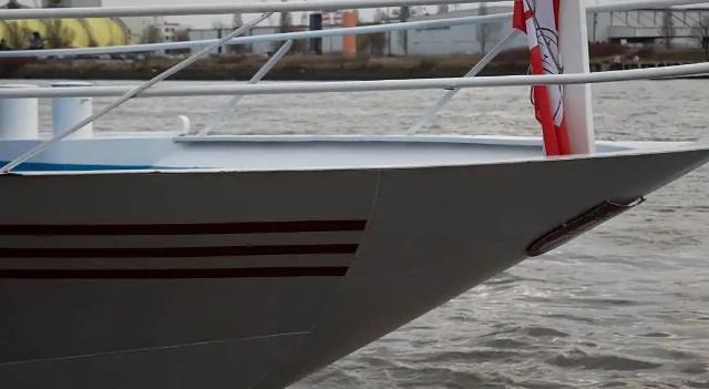 Carbon fibre boat hull