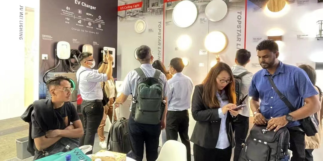 Focusing on Hong Kong, Shining with Brilliance