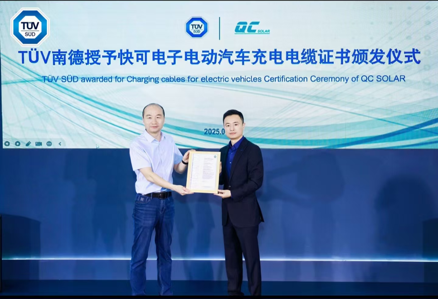 Boas notícias! Muitos produtos de cabos da QC Solar conquistaram a certificação oficial da TÜV Rheinland e da SÜD.