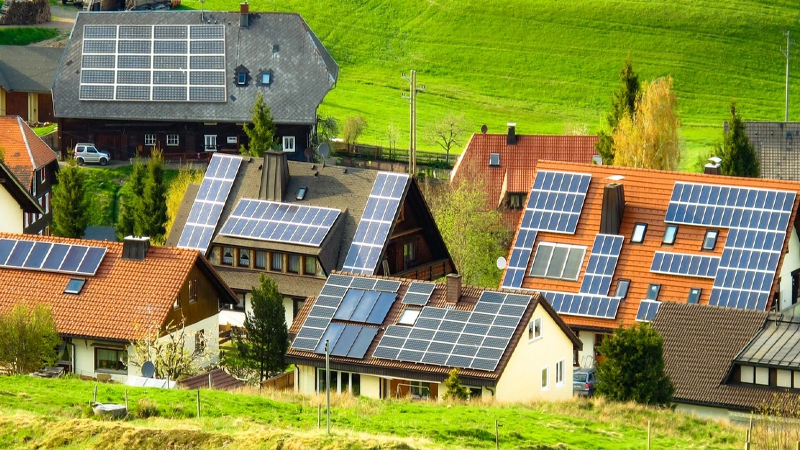 Modules solaires de sécurité urbaine par QC Solar | Solution intelligente de surveillance photovoltaïque en toiture