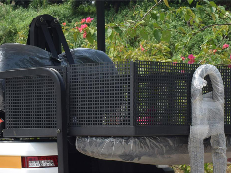 4-Seaters-Electric-Golf-Carts-with-Onboard-Chargero5e