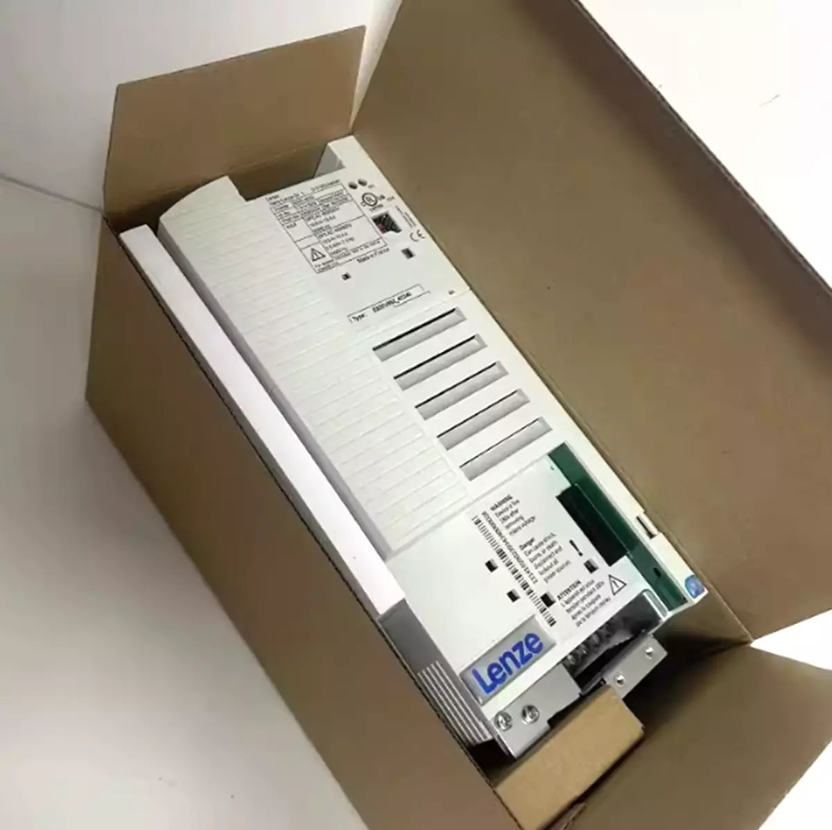 LENZE Inverters 8200-series E82MV551_4B
