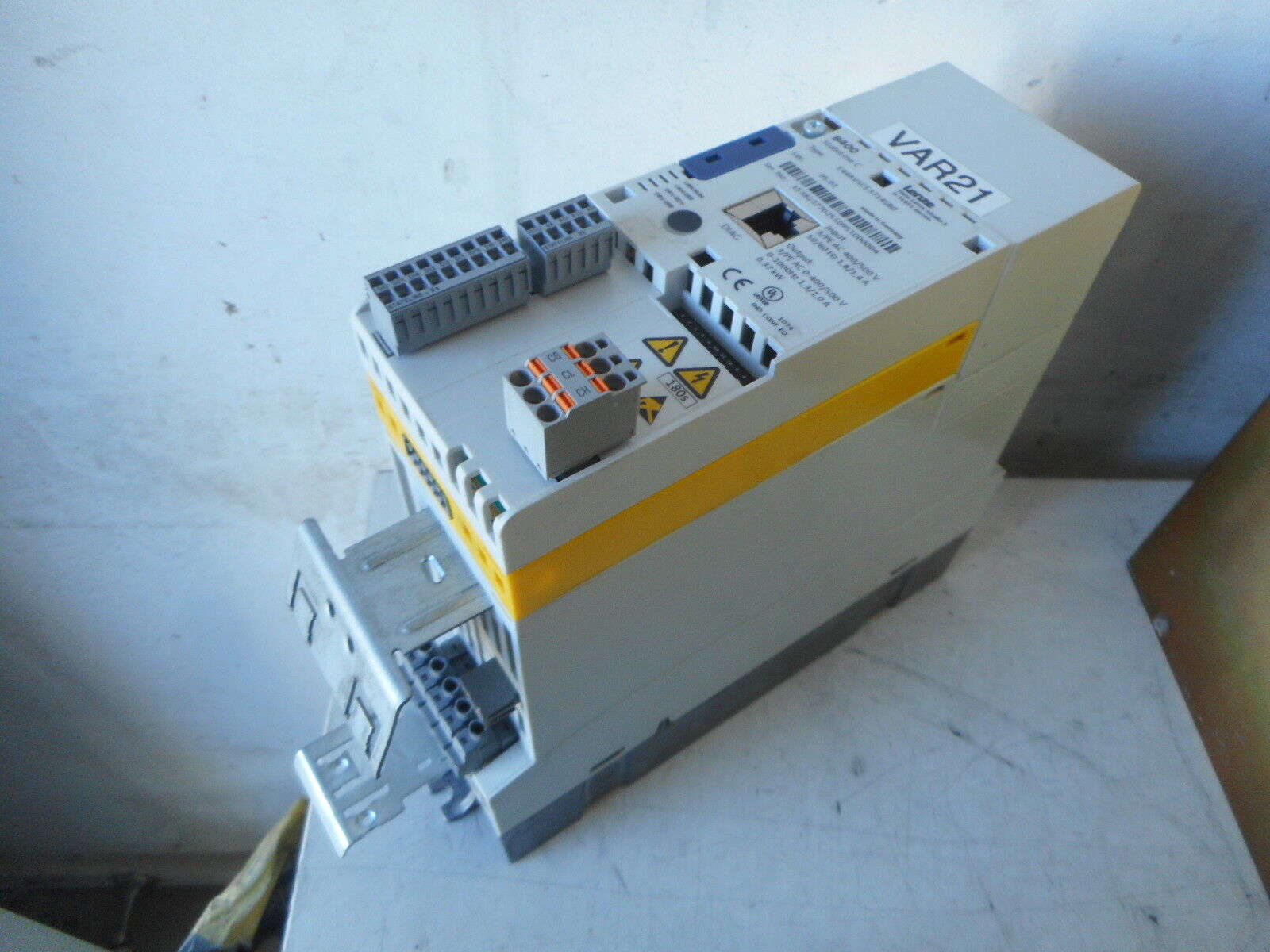 LENZE Inverters 8400-series E84AVSCE3714SB0