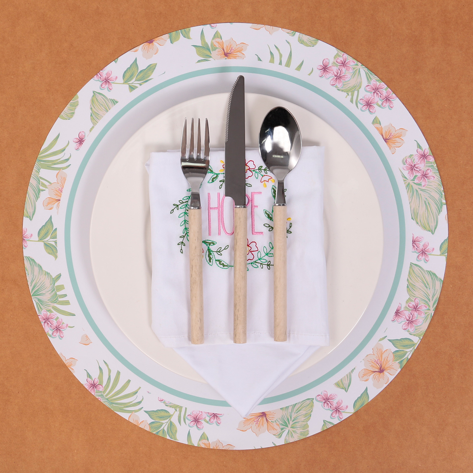 Round paper placemat for dinner table
