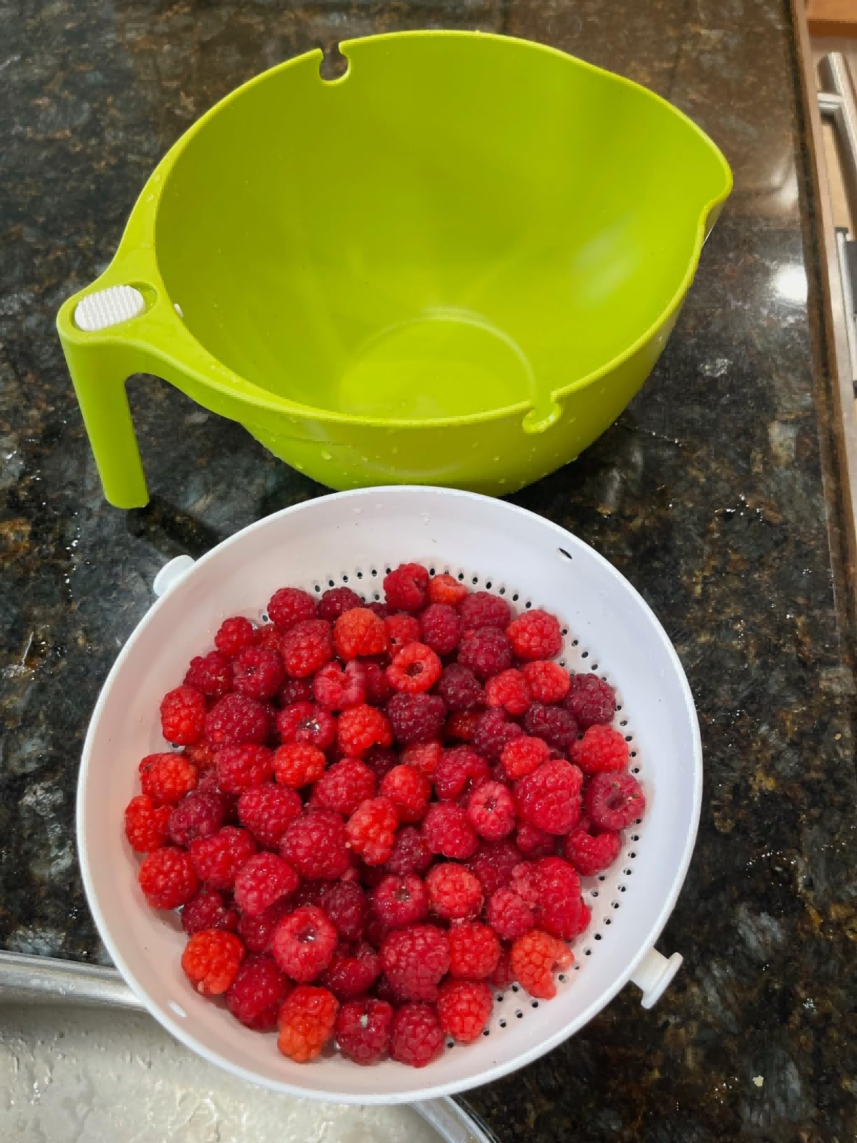 Rotatable Colander with Wash Bowl for Fruits and Vegetables 1 (7)b3w