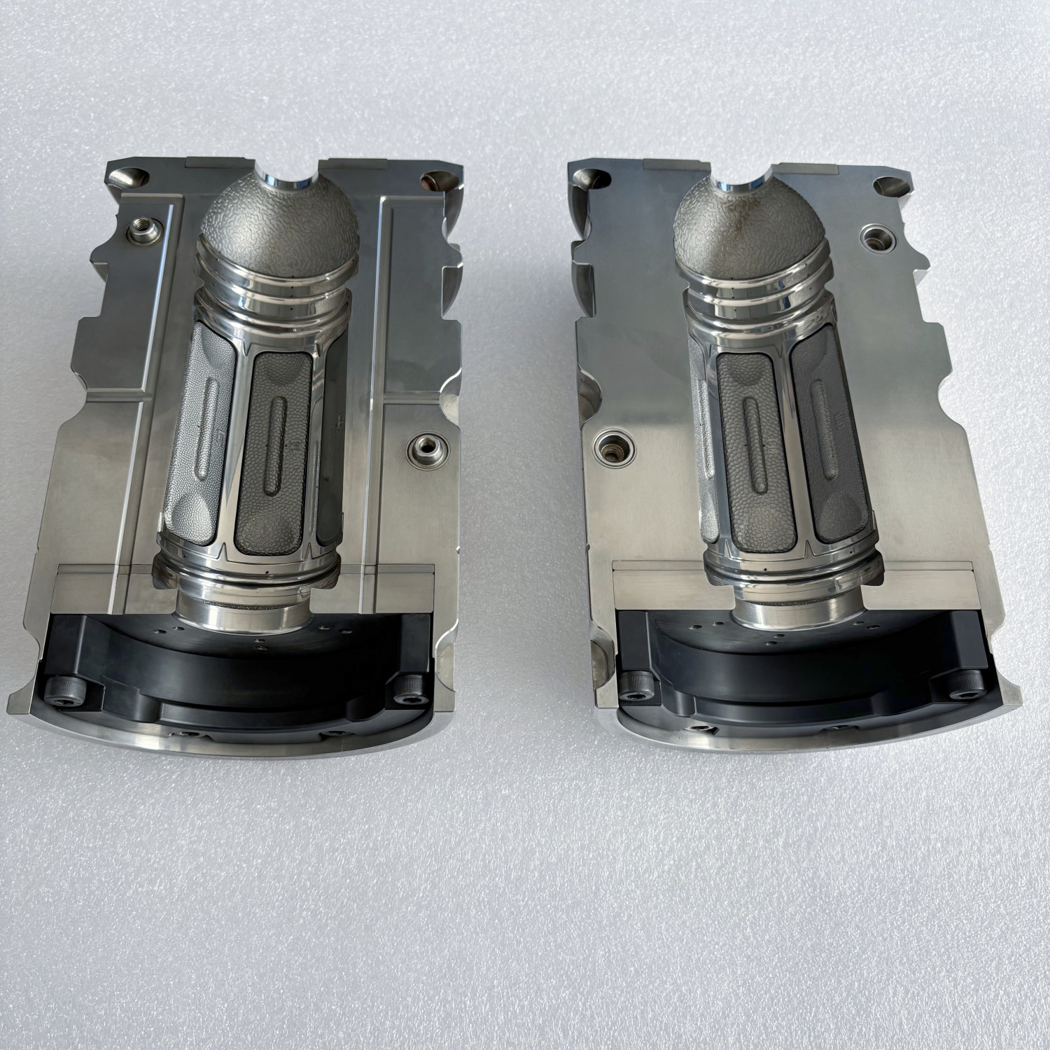 Hot-Fill-Compatible Steel Blow Mould (4)