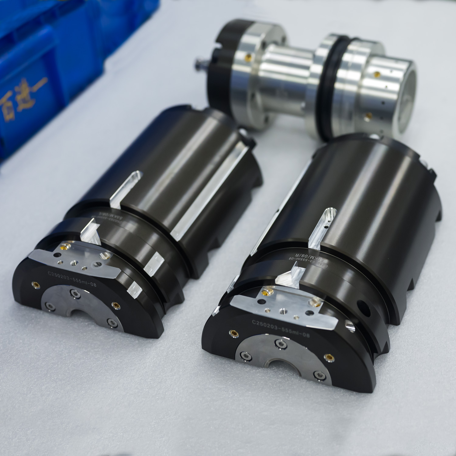 ਇਕਸਾਰ ਬੋਤਲ ਉਤਪਾਦਨ ਲਈ ਟਿਕਾਊ ਐਲੂਮੀਨੀਅਮ 555ml PET ਬਲੋ ਮੋਲਡ