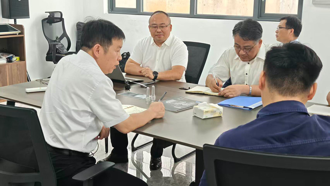BJY internal management research meeting with multiple departments participating