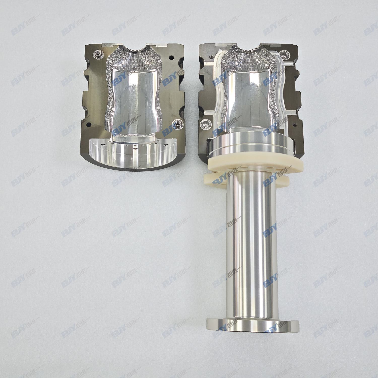 Internal cooling circuit structure of 500ml PET blow mold cavity for uniform temperature control