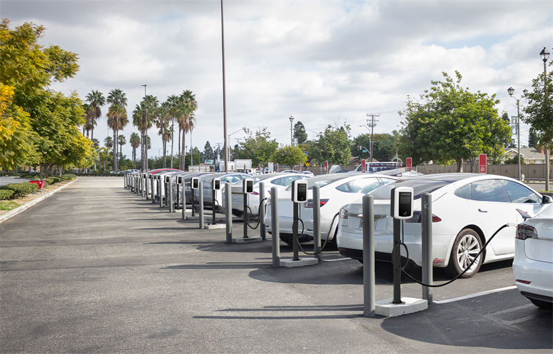How to determine the location of the commercial charging station?