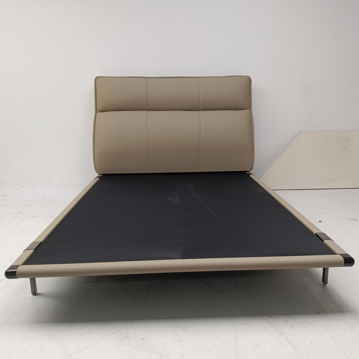 Hotel chain Suite Custom double bed H717
