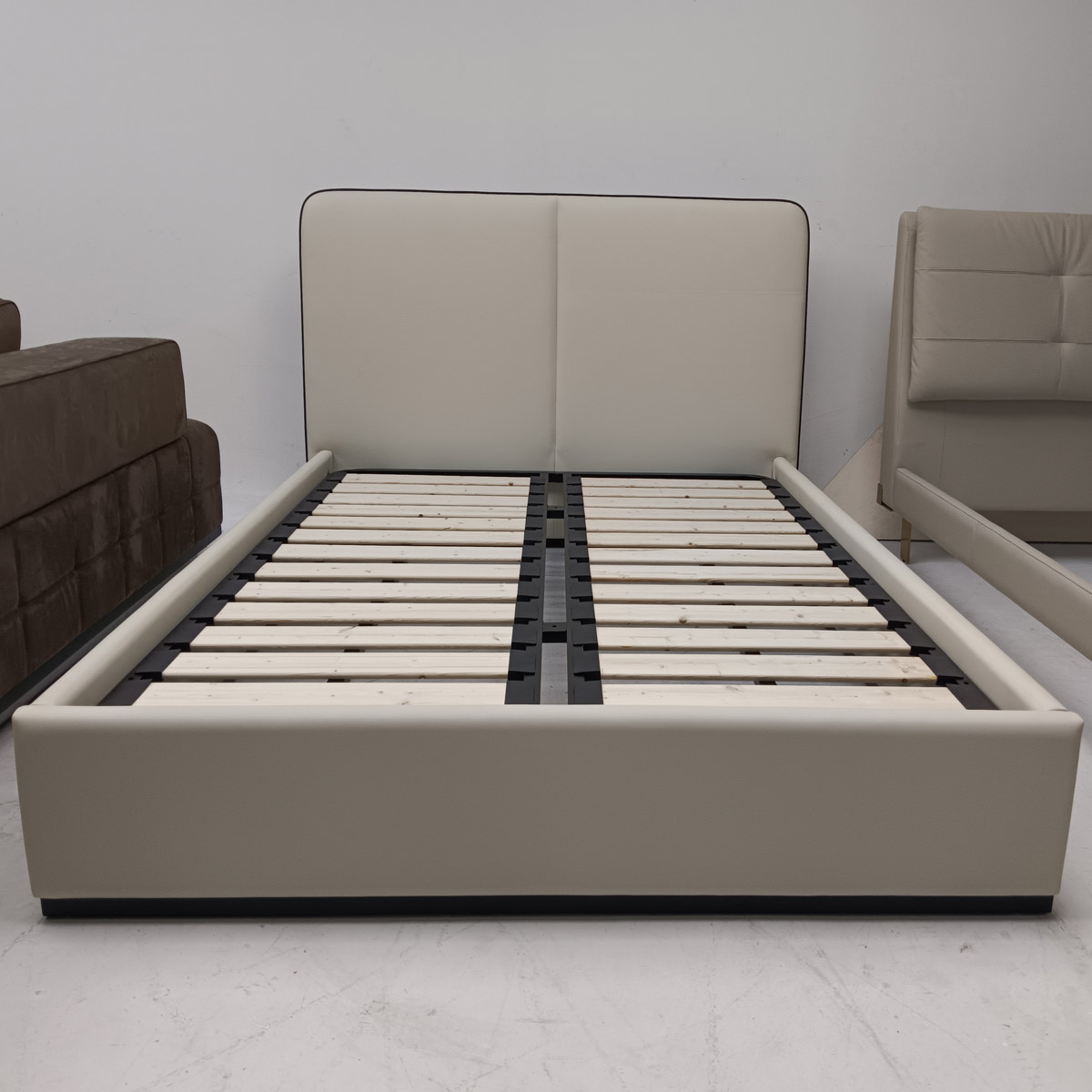 Hotel chain double bed on-site assembly ef...