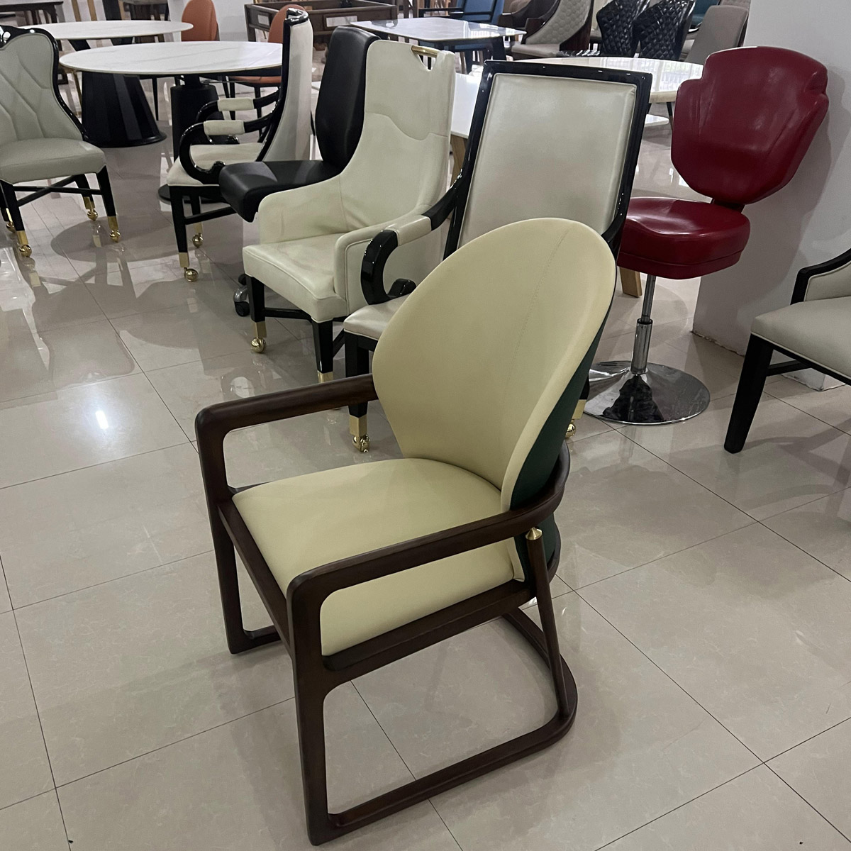 Guangzhou decoration company customizes ch...
