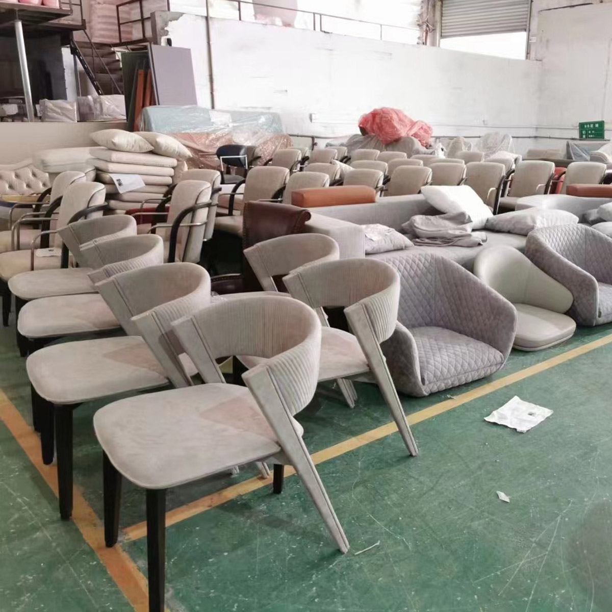Real photos of dining chairs in chain hote...