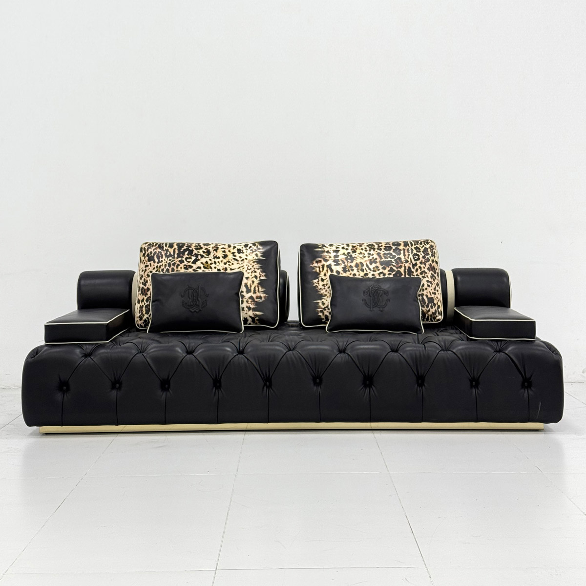 Light luxury custom sofa H1064