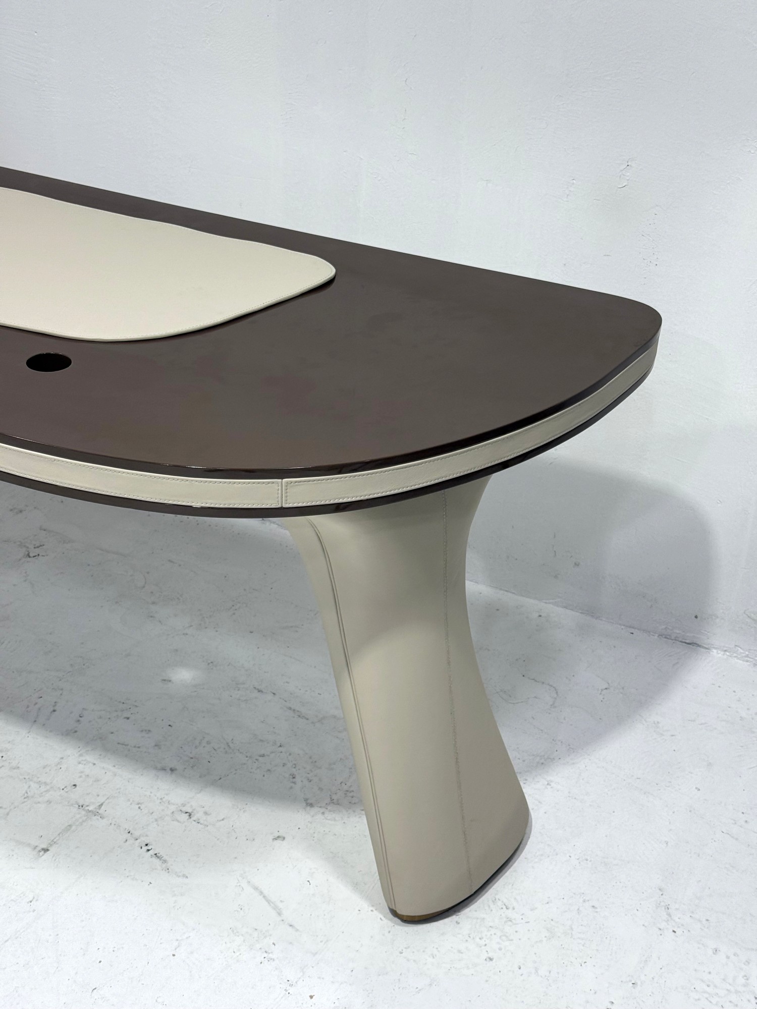 Italian style custom desk H949