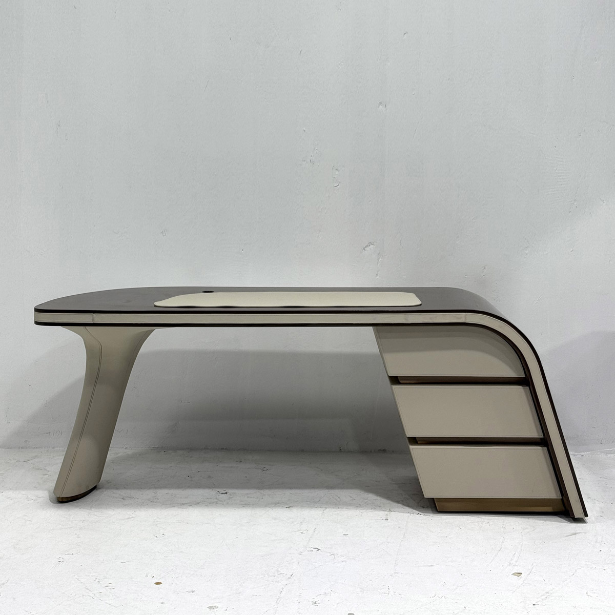 Italian style custom desk H949