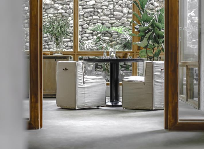 Furniture source factory engineering B&B custom hotel furniture J-971