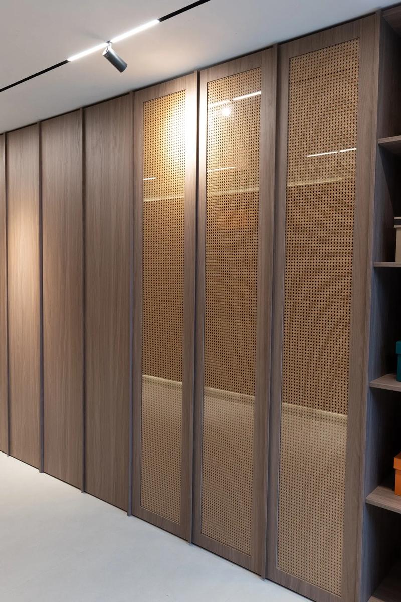 Immersive rattan cabinet door