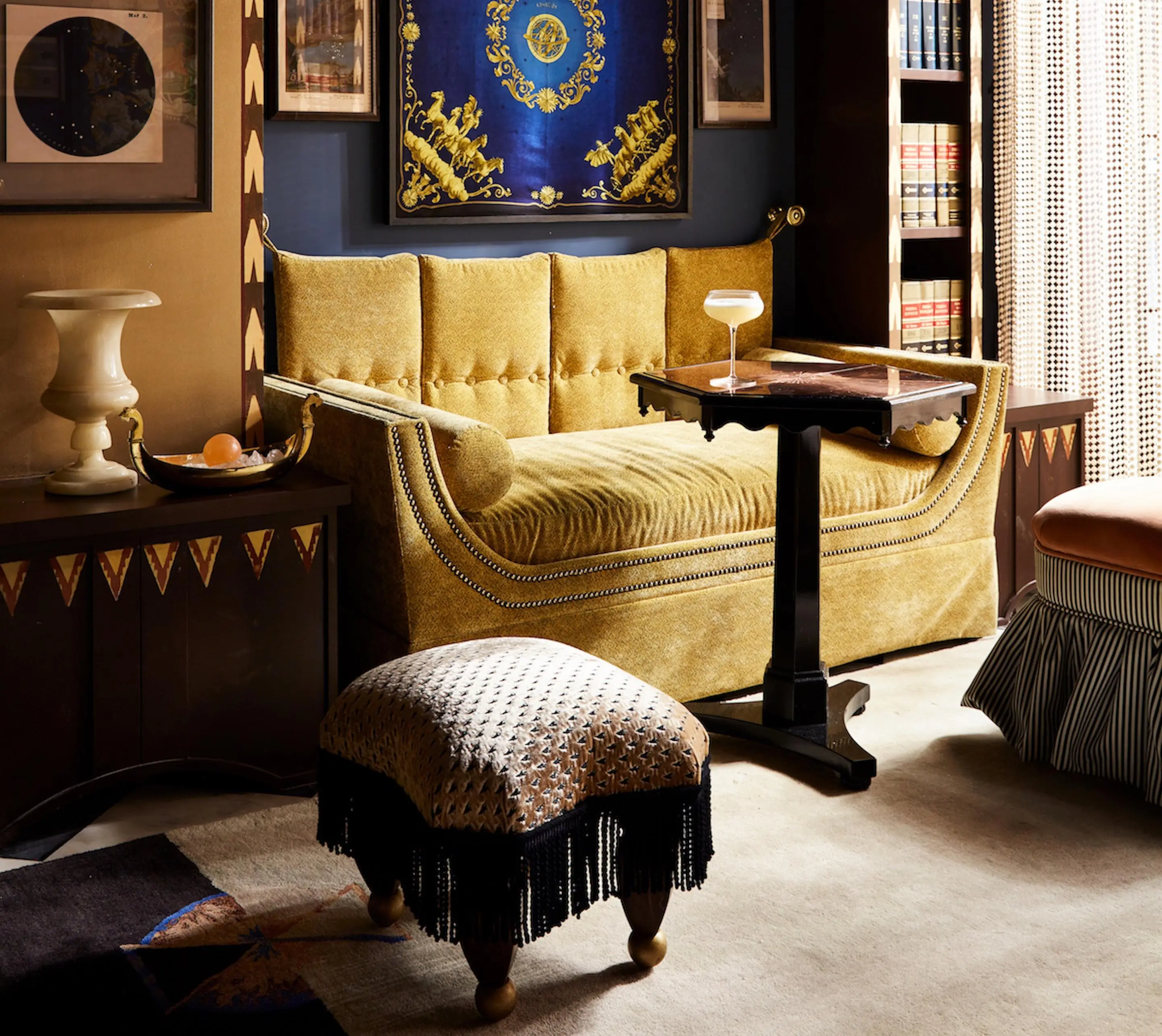 Hotel Furniture factory works to customize hotel furniture J-542