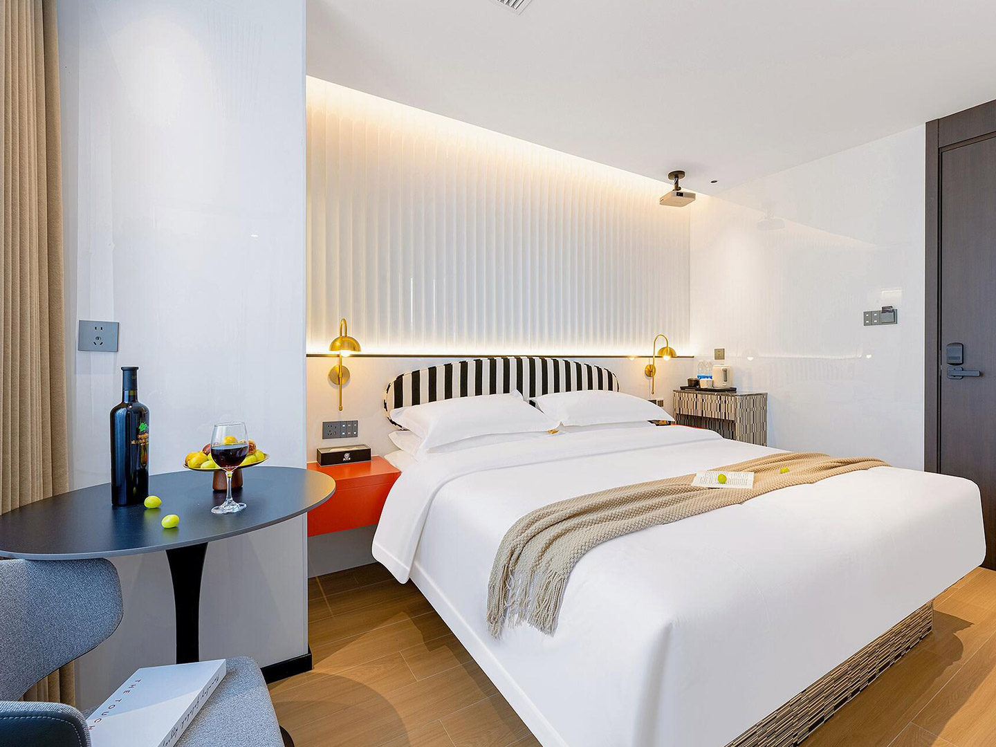 Resort Hotel Guest Room Furniture Sets Customization GD207
