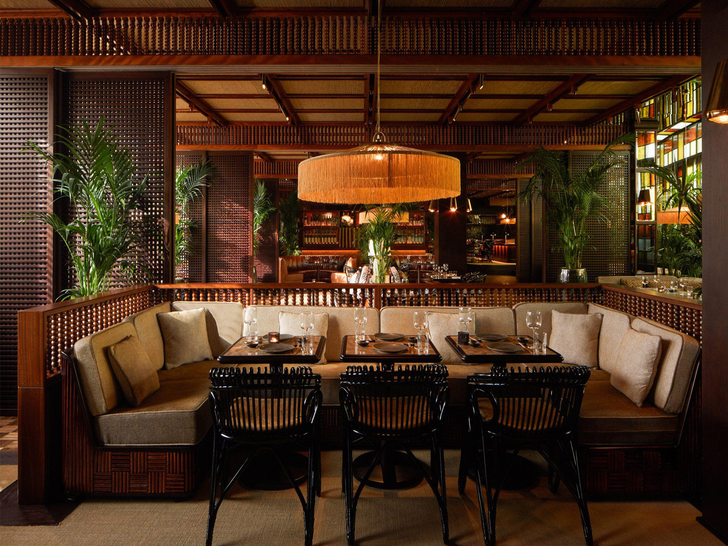 Dubai London Restaurant Design Studio Furniture Cases GD622