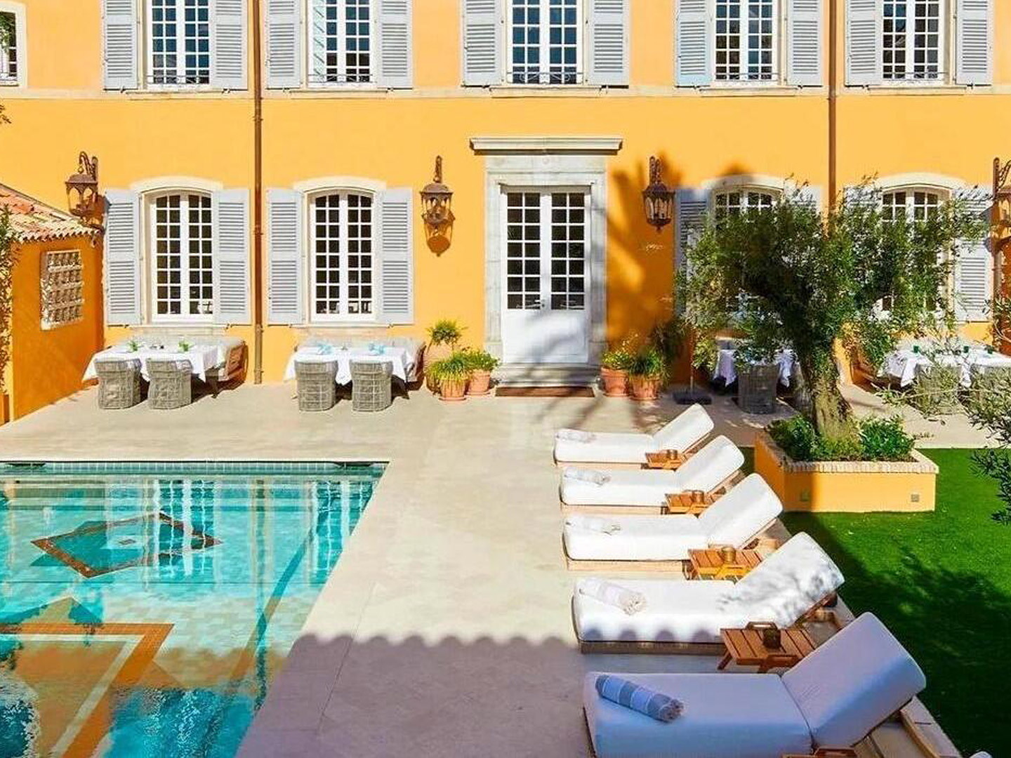 Hotel furniture customization for French resort hotels GD635