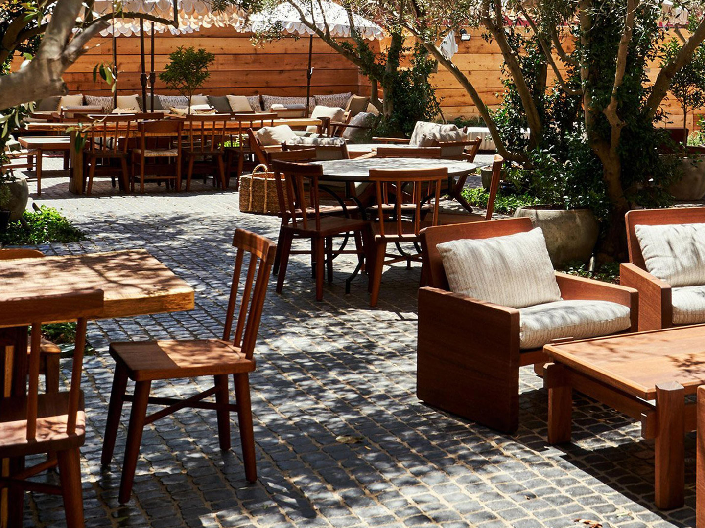 Los Angeles star-rated hotel furniture source f...