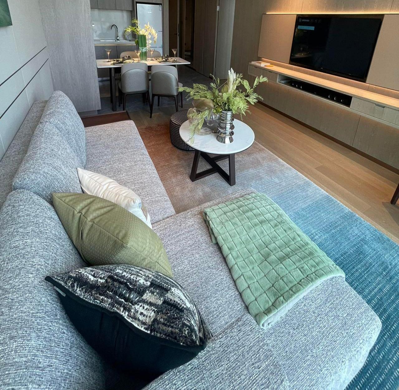 Custom-made furniture for modern style youth apartments G74