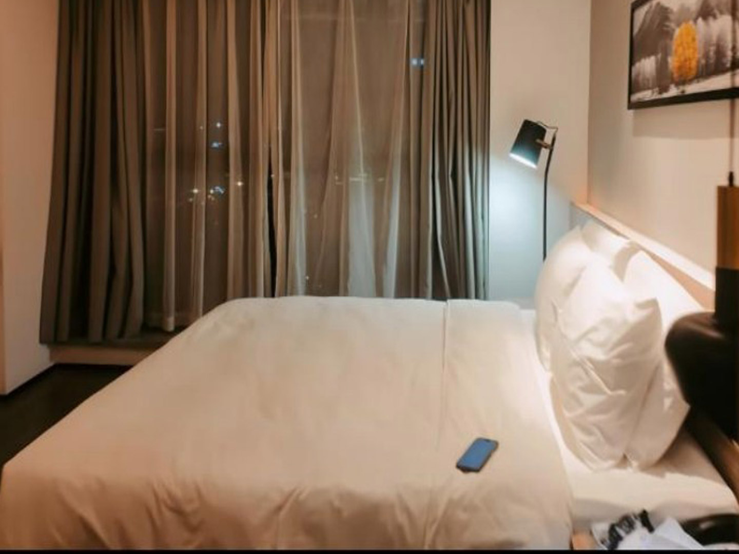 City apartment converted into hotel-style furniture customization G17