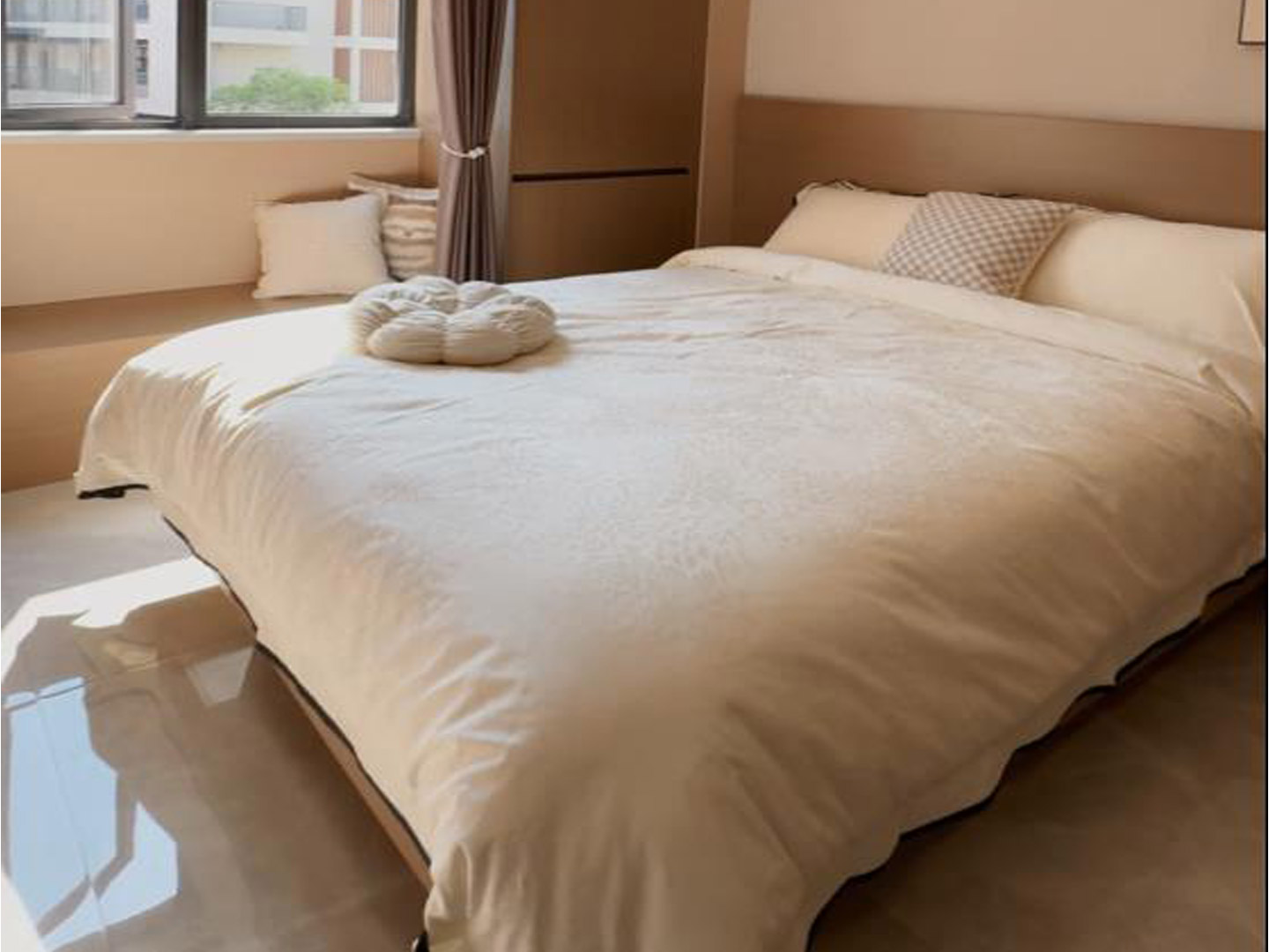 Customized furniture for hotel-style single apartments G35