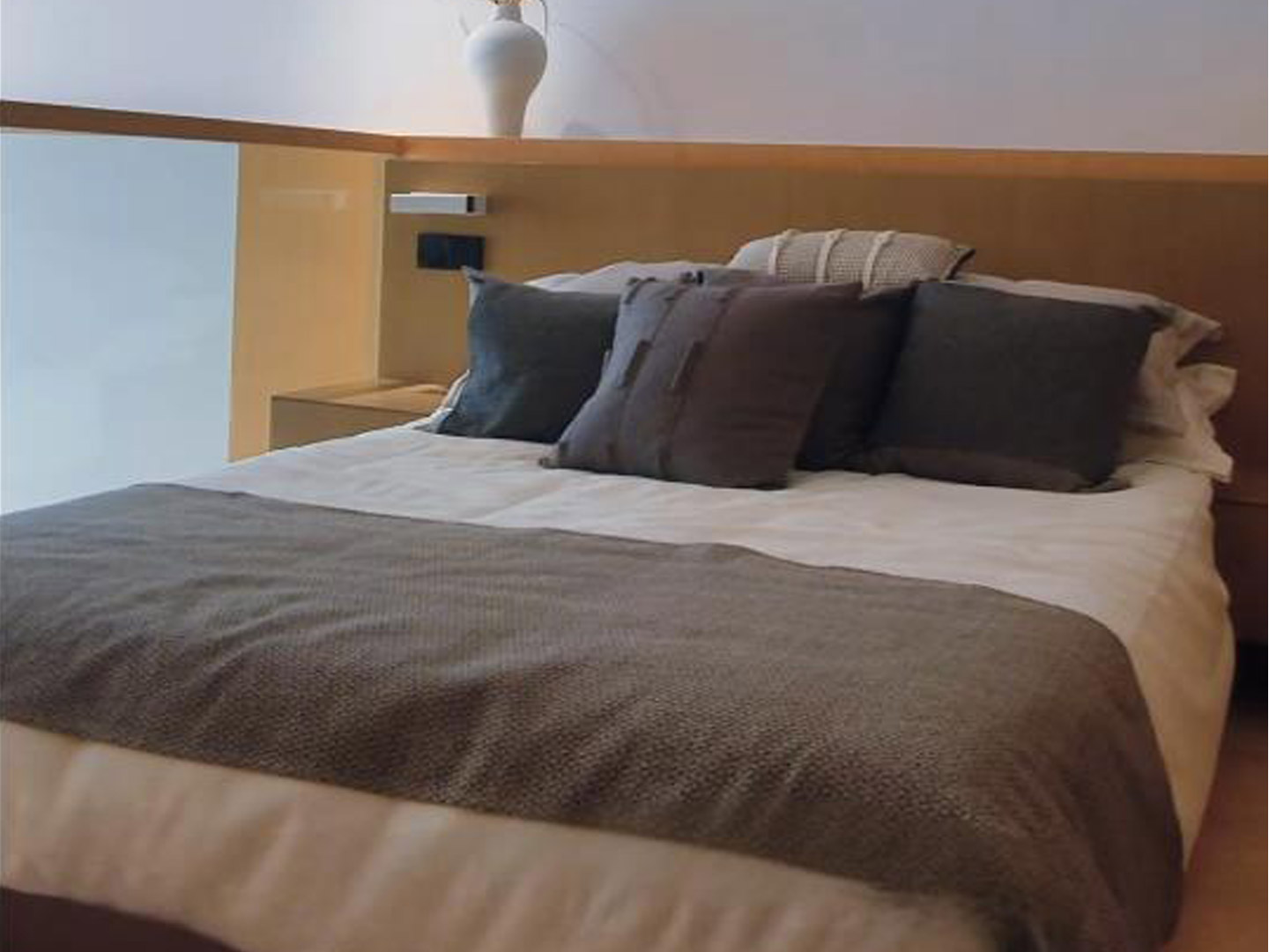 High-end serviced apartment furniture customization G22